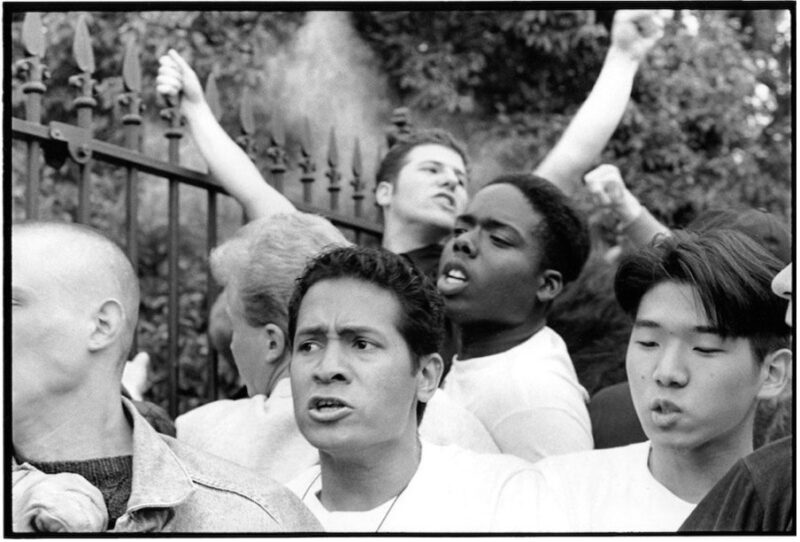 protestors throwing ashes on white house lawn