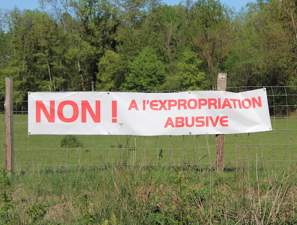 Sign reading no to abusive expropriation