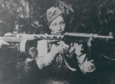jewish woman holding a gun during world war II